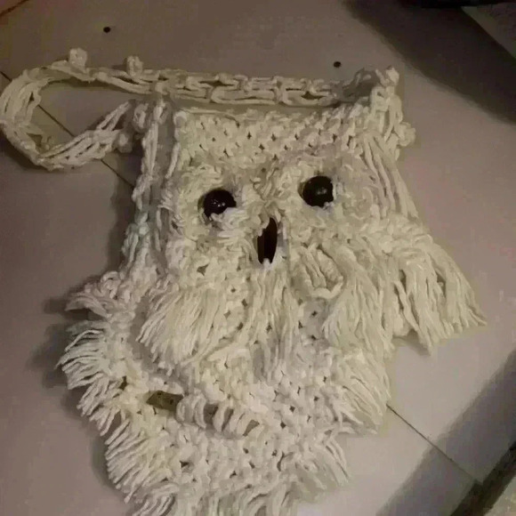Vintage Macrame Owl Motif Beige W/ Wooden Accent Closure - Picture 13 of 13
